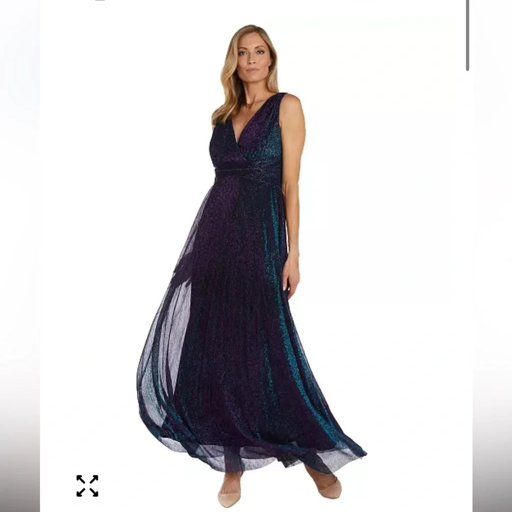 NWT R&M Richard’s Shimmering Women's V-Neck Sleeveless Fit & Flare Gown Size 22W - Picture 1 of 15
